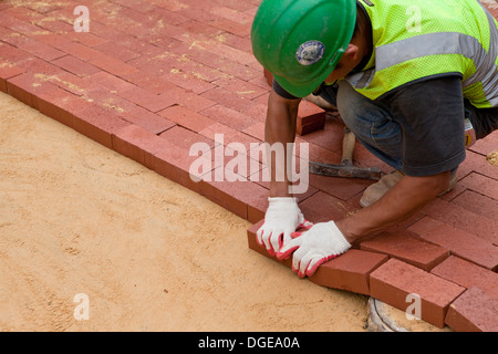 L'homme pose sur walkway - USA Banque D'Images