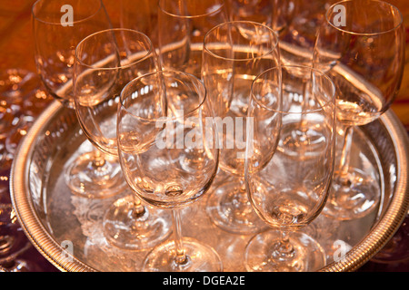 Verres à vin préparé pour grand événement - USA Banque D'Images