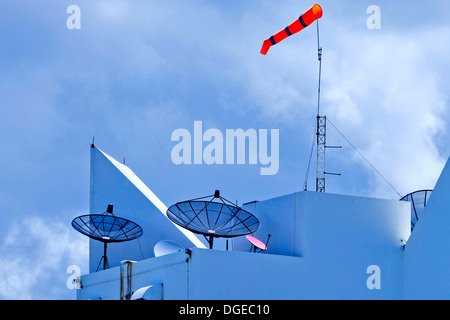 Les antennes paraboliques Banque D'Images