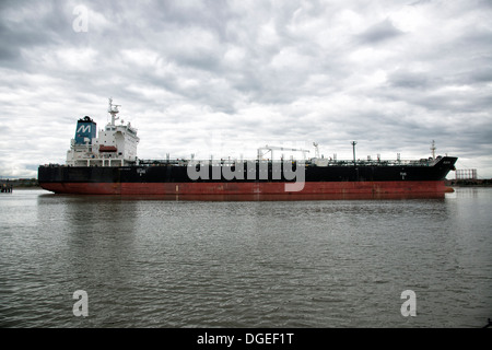 Electa pétroliers amarrés sur la rive nord de la Tamise près de West Thurrock East of London Banque D'Images