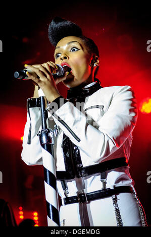 Toronto, Ontario, Canada. 19 Oct, 2013. R&B américain et l'âme de musicien, compositeur et producteur de Janelle Monae effectue dans Kool Haus club à Toronto. /ZUMAPRESS.com/Alamy Vidyashev © Igor Live News Banque D'Images