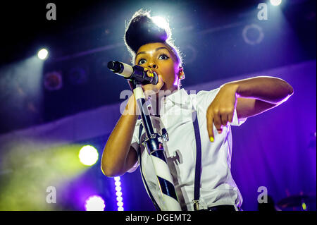 Toronto, Ontario, Canada. 19 Oct, 2013. R&B américain et l'âme de musicien, compositeur et producteur de Janelle Monae effectue dans Kool Haus club à Toronto. /ZUMAPRESS.com/Alamy Vidyashev © Igor Live News Banque D'Images