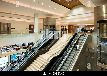 Le Qatar, EMIRATS ARABES UNIS. L'aéroport de Doha, Classe Affaires Premium réception Terminal Banque D'Images