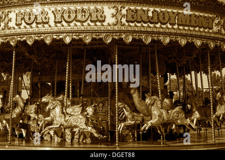 Carrousel cheval fairground ride Goose Fair Nottingham Nottinghamshire East Midlands angleterre Europe Banque D'Images