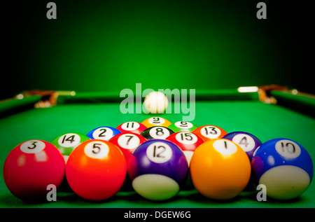 Quinze domaines billard jeter sur toile verte Banque D'Images