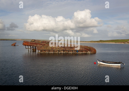 Des îles Orcades, en Écosse. L'épave du reste du Liverpool à Dublin steamer 'Reginald' au son de Weddell. Banque D'Images