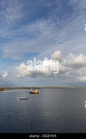 Des îles Orcades, en Écosse. Vue pittoresque des Orcades est saine, avec la partie continentale de Weddell dans l'arrière-plan. Banque D'Images