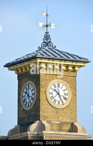Tour de l'horloge au-dessus de la gare de Kings Cross Banque D'Images