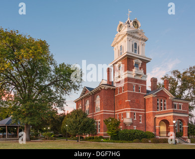 Le palais de justice historique de 1885 Gwinnett sur la place dans le centre-ville de Lawrenceville, Géorgie, juste à l'extérieur d'Atlanta. (ÉTATS-UNIS) Banque D'Images