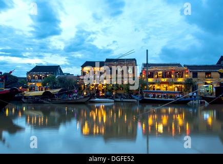 Hoi An riverside au Vietnam au crépuscule Banque D'Images