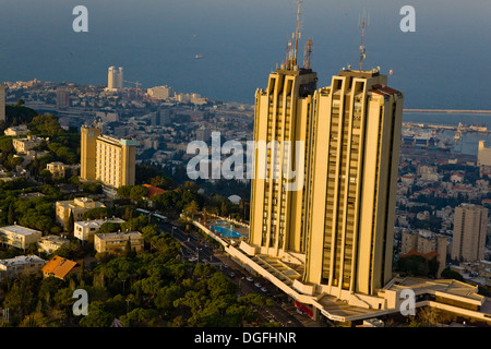 Une photo aérienne de l'hôtel Dan Panorama Haïfa dans Banque D'Images