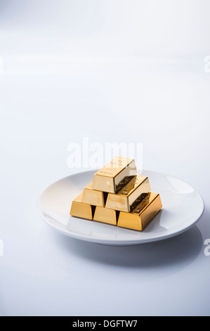 Barres d'or sur une plaque d'alimentation Banque D'Images