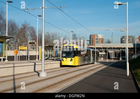 Tramway Metrolink au Campus d'Etihad de tram, sur la ligne East Manchester Eastlands,, Manchester, Angleterre, RU Banque D'Images