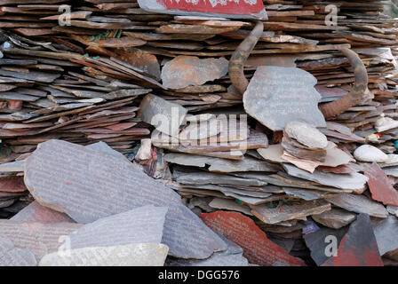 Des tablettes de pierre, Chagpo Ri, Lhassa, Tibet, Chine, Asie Banque D'Images