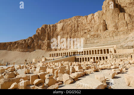 Temple d'Hatshepsout, Thèbes Ouest, à Deir el-Bahari, Louxor, vallée du Nil, l'Egypte, l'Afrique Banque D'Images