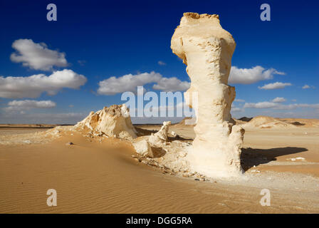 Des formations de roche calcaire, le Désert Blanc, Farafra Oasis, Désert occidental, l'Égypte, l'Afrique Banque D'Images