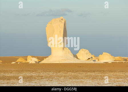 Des formations de roche calcaire, le Désert Blanc, Farafra Oasis, Désert occidental, l'Égypte, l'Afrique Banque D'Images
