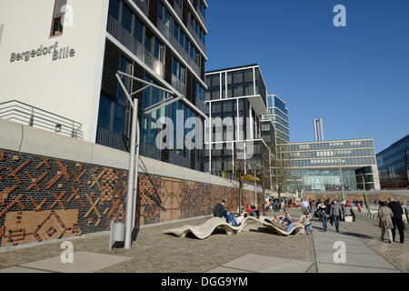 Les bâtiments résidentiels et commerciaux à Grasbrookhafen Dalmannkai street, port, HafenCity, Hambourg, Hambourg, Allemagne Banque D'Images