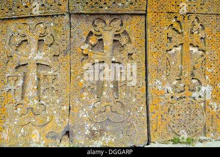 Historique traditionnel contre-arménienne khatchkar, pierre, Noratuz au cimetière du lac Sevan, en Arménie, en Asie Banque D'Images