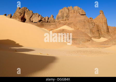 La formation de grès de Tin Akachaker, Tassili du Hoggar, Tamanrasset, Algérie, désert du Sahara, l'Afrique du Nord Banque D'Images