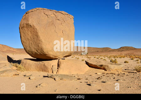 D'énormes rochers de granit dans le Teffedest Montagne, Sahara, montagnes Teffedest, Province de Tamanrasset, Algérie Banque D'Images