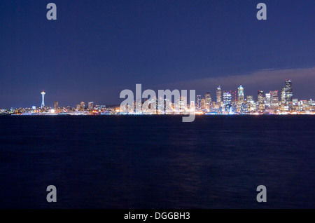 Seattle vue à travers la baie Elliott de Alki, nuit à West Seattle, USA Banque D'Images