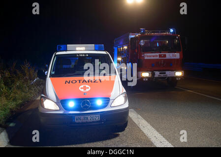 Un véhicule d'urgence à un accident de la circulation sur la route B 29, Schorndorf, Bade-Wurtemberg Banque D'Images