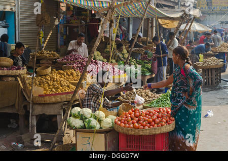 Marché de légumes dans les rues de Kolkata, Inde, Asie Banque D'Images
