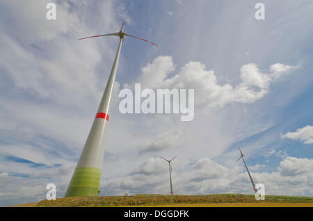 Éoliennes dans le paysage de l'agriculture, Trogen, Saxe Banque D'Images