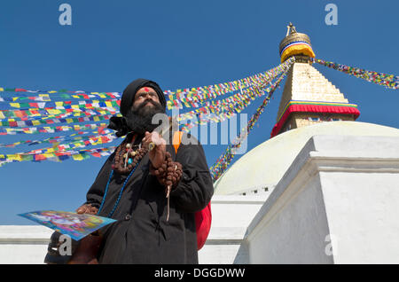 Sadhu, saint homme de l'Inde, se rendant sur Boudnath Stupa, Vallée de Katmandou, Katmandou, Katmandou, Népal, Zone Bagmati Banque D'Images