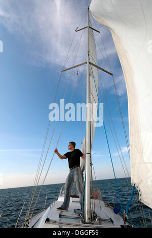 De Skipper son yacht Banque D'Images