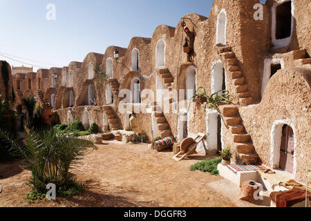 Ksar village berbère avec ghofas, de magasins, de musée en plein air dans la région de Nabeul, Tunisie, Maghreb, Afrique du Nord, Afrique Banque D'Images