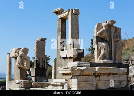 Monument de Memmius, UNESCO World Heritage Site, Ephèse, Ephesos, Efes Izmir, Turquie, Mer Egée, dans l'ouest de la Turquie, Turquie, Asie Banque D'Images