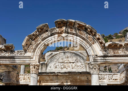 Temple d'Hadrien sur la rue Curetes, ruines d'Ephèse, UNESCO World Heritage Site, Ephèse, Ephesos, la FEAS, Izmir Banque D'Images