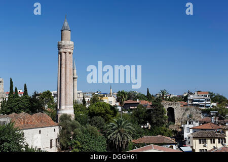 La mosquée Yivli Minare dans le centre ville historique d'Antalya, Kaleici, Riviera turque, la Turquie, l'Asie Banque D'Images