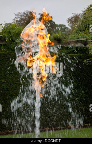 Fontaine sculpture Waterflame par Jeppe Hein Banque D'Images