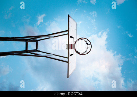Panier de basket-ball, low angle Banque D'Images