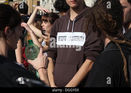 Rome, Italie. Oct 19, 2013 Des manifestants lors d'un rassemblement d'austérité du gouvernement à Rome, Italie © Gari Wyn Williams/Alamy Live News Banque D'Images