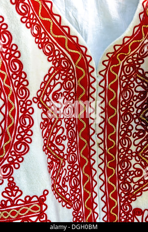 À partir de détails costume populaire roumain traditionnel pour les femmes, sur les région du Banat. Banque D'Images