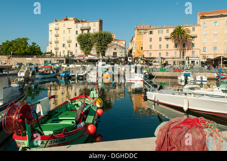 Port de Pêche Port de Plaisance, Ajaccio, l'ouest de la Corse, France Banque D'Images