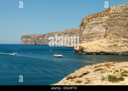 Cliffs à Xlendi Bay, Gozo, Malte Banque D'Images
