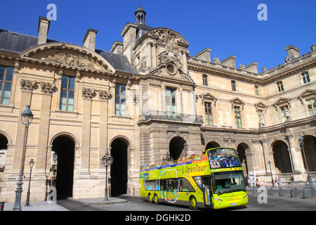 Paris France,1er arrondissement,place du carrousel,Musée du Louvre,Musée du Louvre,Palais,bus,car,charter,dble decker,France1308206 Banque D'Images