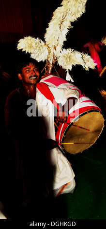 Dhak, Indiens tambour, instrument à percussion, Durga Pooja, célébrations, la mythologie indienne Banque D'Images