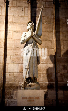 Statue de Sainte Jeanne d'Arc, Jeanne d'Arc, dans la Cathédrale de Notre Dame, Paris, Ile de France, France, Europe Banque D'Images