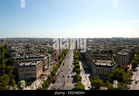 Vue de l'Arc de Triomphe sur l'Avenue Foch, Paris, Ile de France, France, Europe Banque D'Images