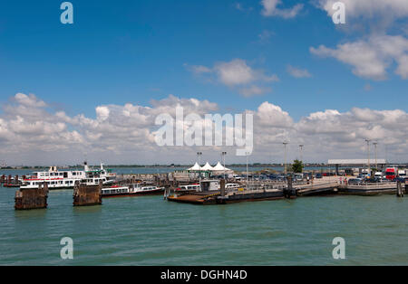 L'atterrissage pour le ferry de Venise le Tronchetto l'île de Lido di Venezia, Venise, Vénétie, Italie, Europe Banque D'Images