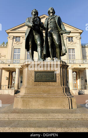 Goethe-Schiller Monument et Théâtre National Allemand, Weimar, Thuringe, Allemagne Banque D'Images