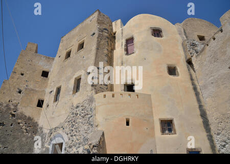 Bâtiments médiévaux dans la vieille ville d'Emborió, Santorini, Cyclades, îles grecques, Grèce, Europe Banque D'Images