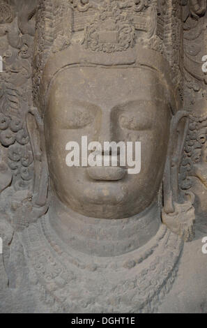 La figure de Shiva dans la grotte principale du temple de Shiva sur l'île d'Elephanta, UNESCO World Heritage Site, Mumbai, Maharashtra, Inde Banque D'Images