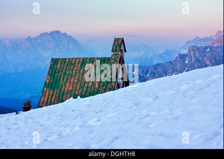 Petite chapelle, Passo Giau ou col Giau, Dolomites, Italie, Europe Banque D'Images